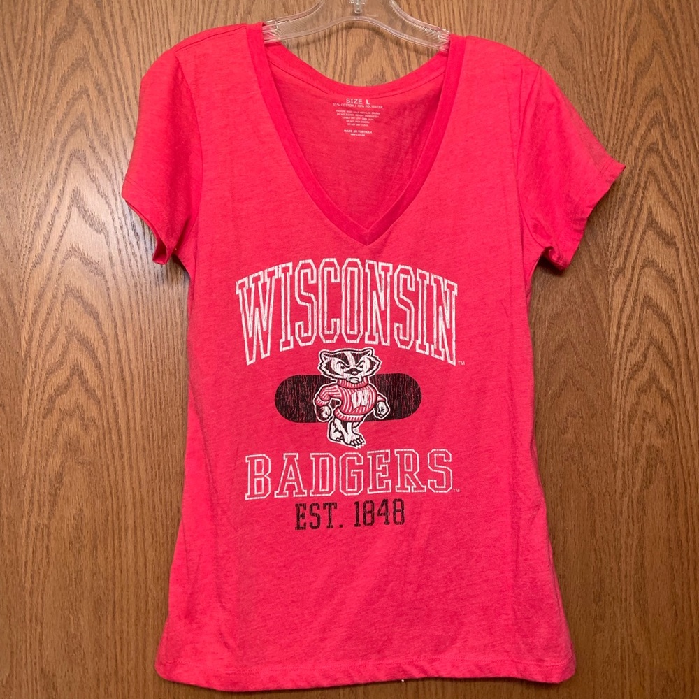 Women’s Wisconsin Badgers Vneck Large
